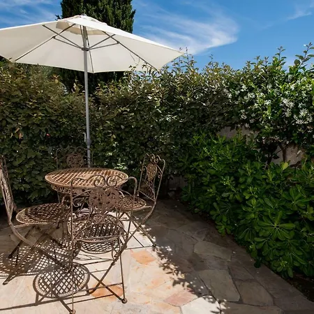 Дом отдыха Charmante Petite Maison A L'entree De Tropez Сен-Тропе