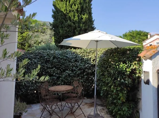 Charmante Petite Maison A L'entree De Tropez * Сен-Тропе