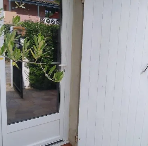 Charmante Petite Maison A L'entree De Tropez Дом отдыха Сен-Тропе