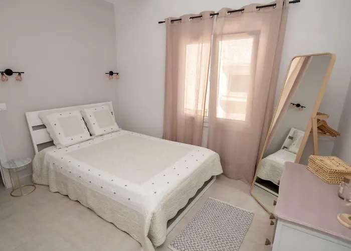 Charmante Petite Maison A L'entree De Tropez Дом отдыха *