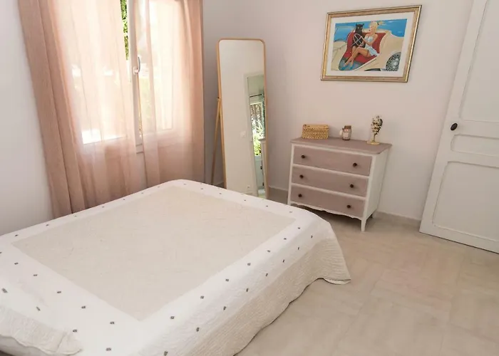 Charmante Petite Maison A L'entree De Tropez * Сен-Тропе