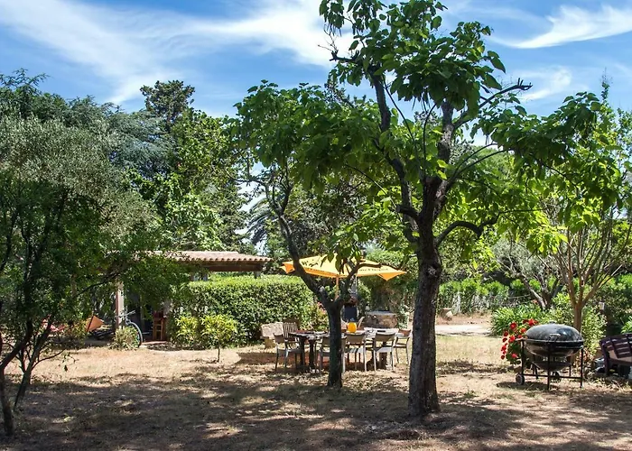 Charmante Petite Maison A L'entree De Tropez Дом отдыха